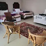 Mj\'S Guest House