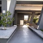 Newly Built 2-Bedroom In Ten-On-Q