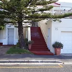 15 Braeside
