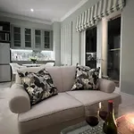 Two On Milner - Oak Tree Cottage - Stylish Open-Plan Guesthouse In Rondebosch