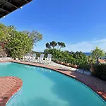 Perfect Location Walk To Beach And Sea Views