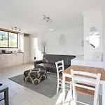 Perfect Location Walk To Beach And Sea Views