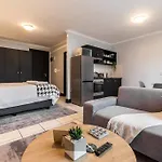 Inner City Gem With Pool, Gym And Parking