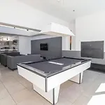 Metropole 2Nd Floor Room With Shared Amenities