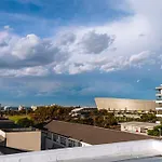 Metropole 2Nd Floor Room With Shared Amenities