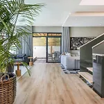 Vista Del Mare Camps Bay - 3 Min Walk To Beach, Pool, View