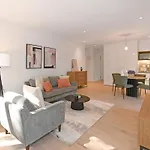 Luxury Apartment Newlands - Streamside Tranquility