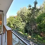 Luxury Apartment Newlands - Streamside Tranquility