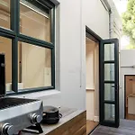2Bed Apt 5Min Walk From Camps Bay Central Escape