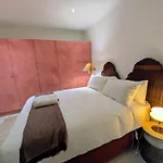 Stylish Cape Town City Apartment Work & Play