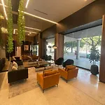 The Duke - Prime Location & Table Mountain Views
