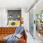 Fairmile Urban Oasis By Host Agents