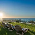 Sandpiper House: Stunning Ocean Views, Heated Pool & Large Garden