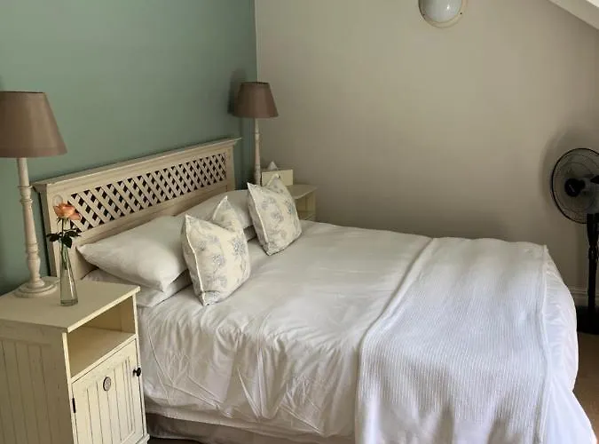 Constantia Cottage- Warblers Nest
