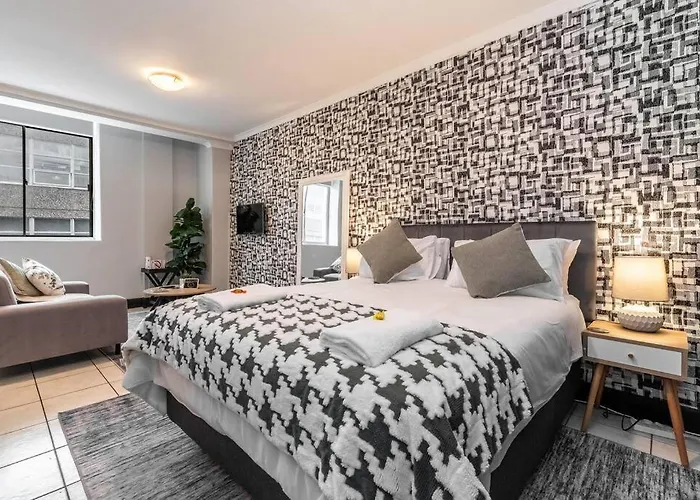 Inner City Gem With Pool, Gym And Parking