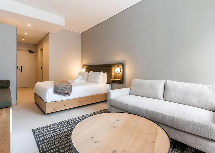The Rose 303: City Centre Studio Apartment