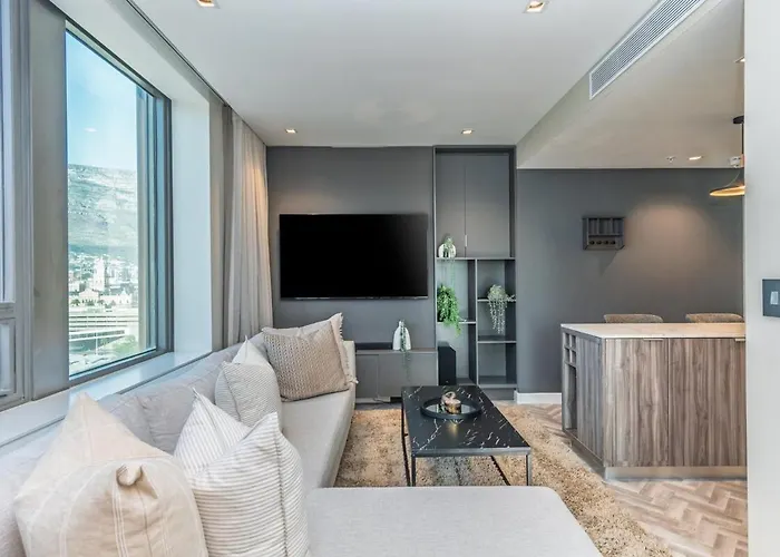 Luxury City Oasis With King Bed, Ac, Walk-In Shower