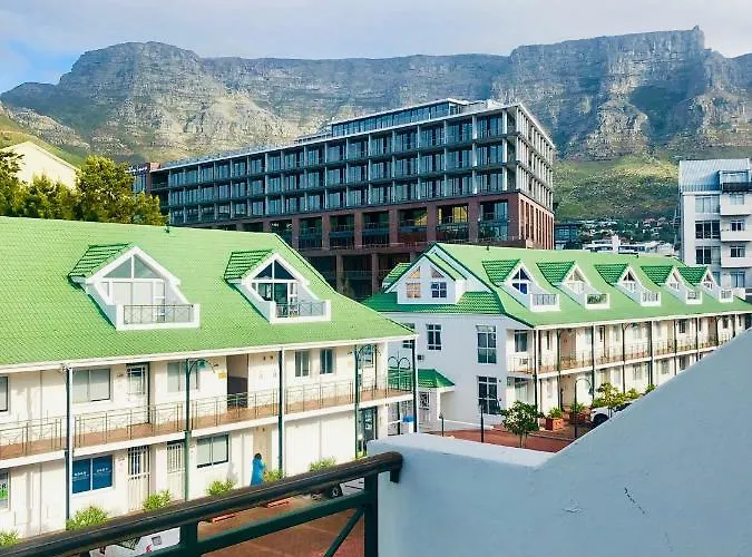Roeland Square