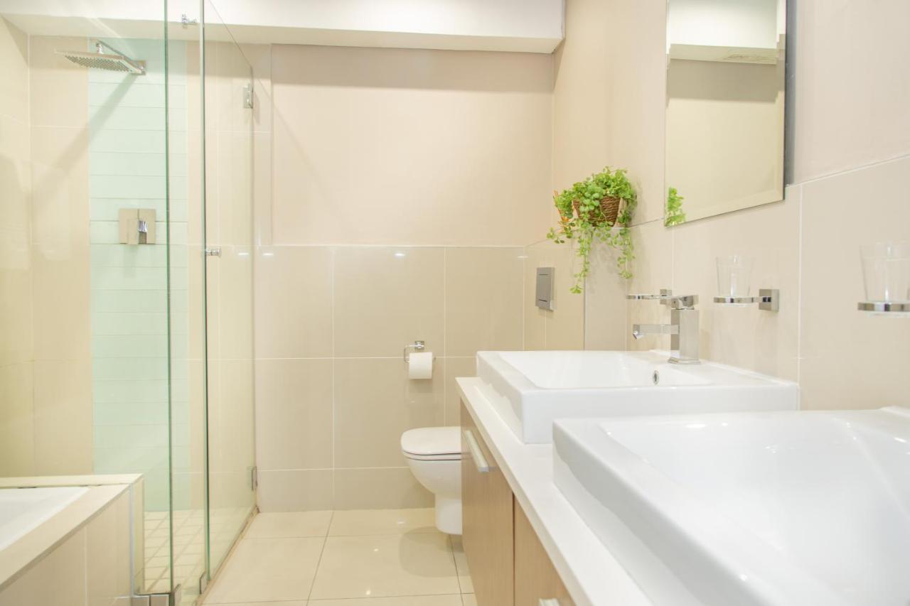 Luxury Beachfront 2 Bed 109 Eden On The Bay Apartment *
