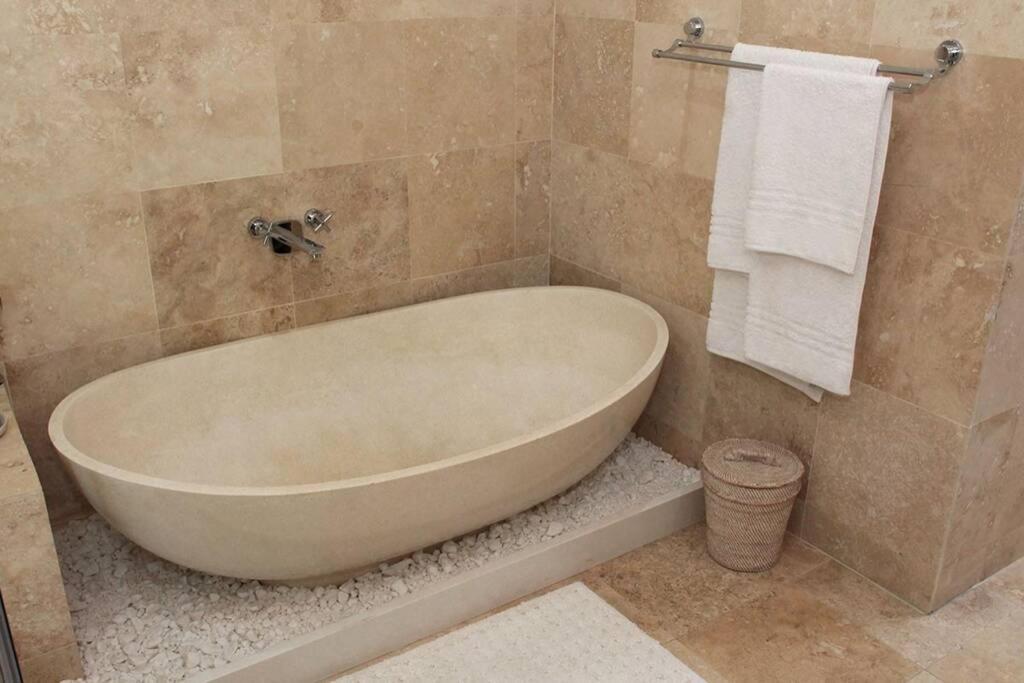 4 Bedroom Luxury With View Of The Ocean And Table Mountain Holiday home *