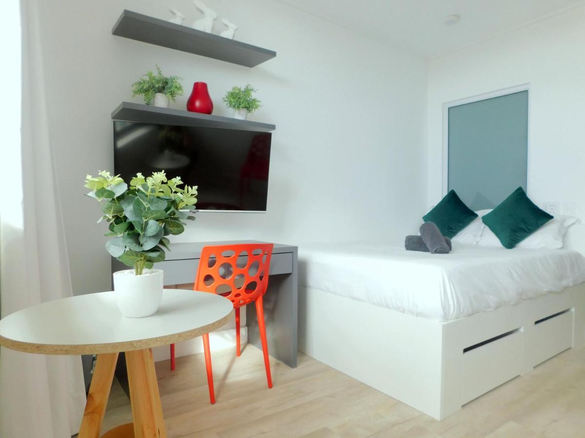 1 On Building Apartment *