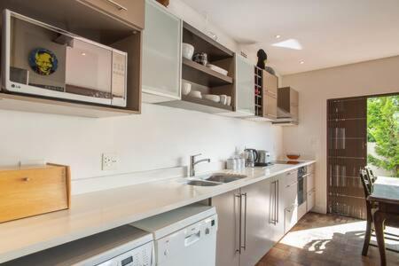 Milner Court - The Place To Be *