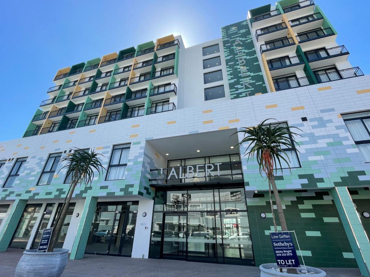 1 On Building * Cape Town