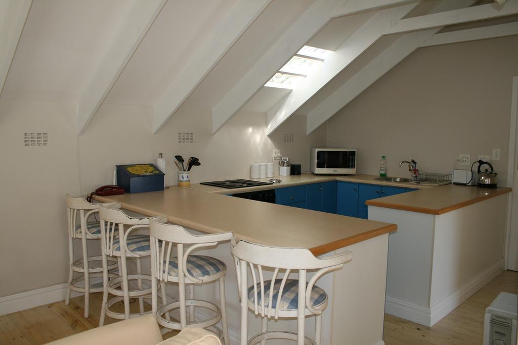 Constantia Cottage- Warblers Nest Guest house