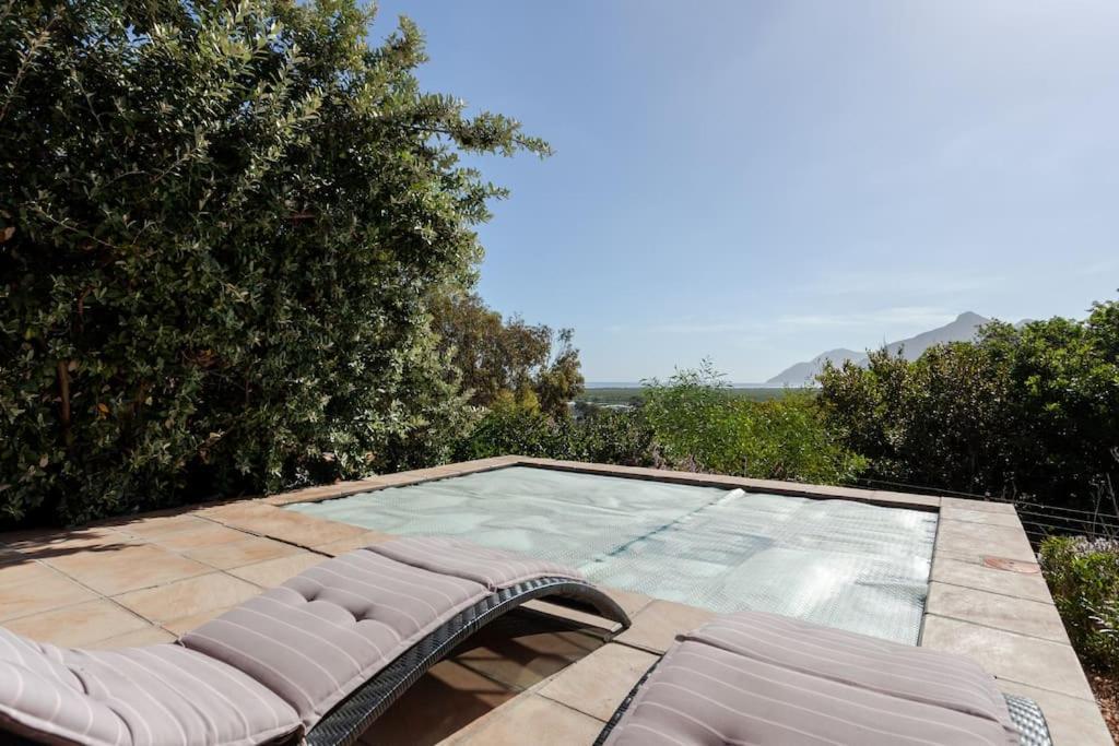 Luxurious Peaceful Mountain Retreat-heated Pool Holiday home