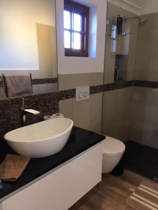 Holiday home Luxurious Peaceful Mountain Retreat-heated Pool *