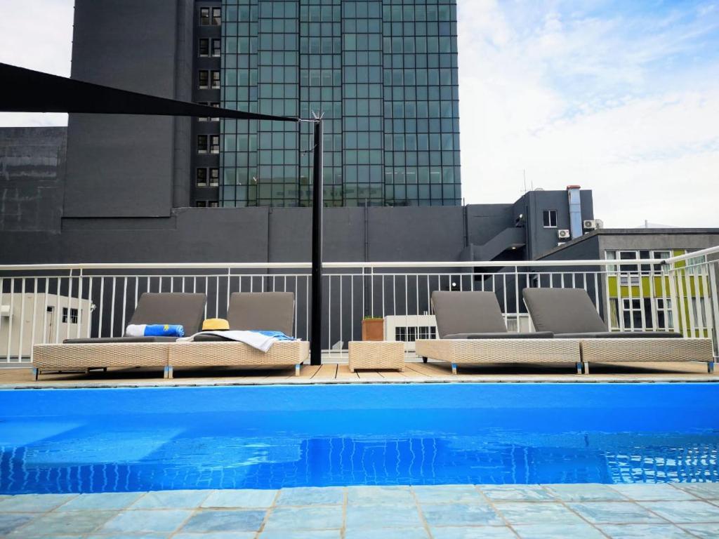 Urban Oasis At Windburg Suites Apartment