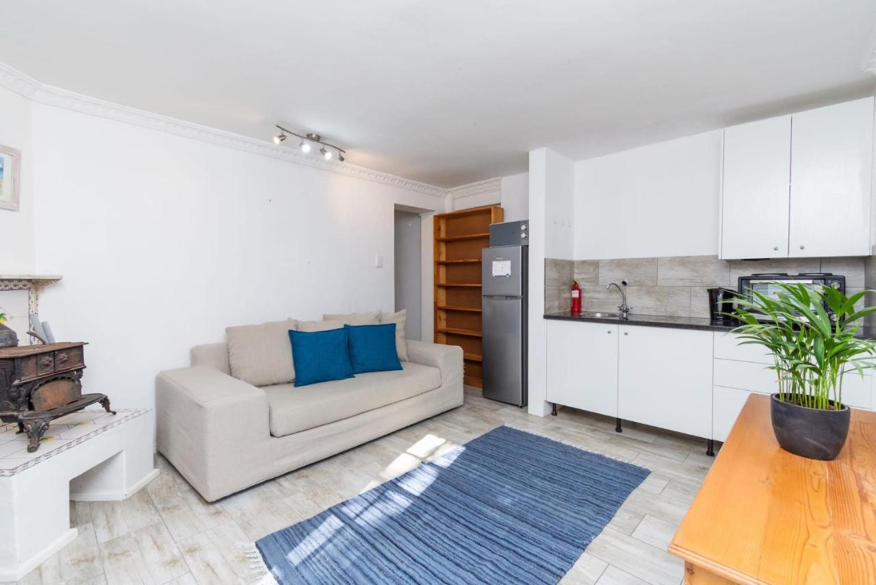 Holiday home Surburban Bliss - Claremont Cape Town