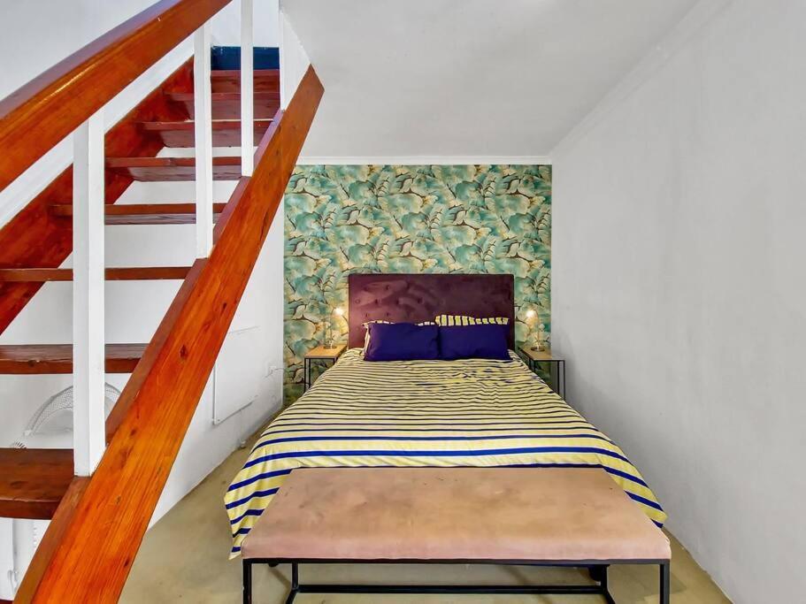 Cosy At The Foothills Of Table Mountain-secure *