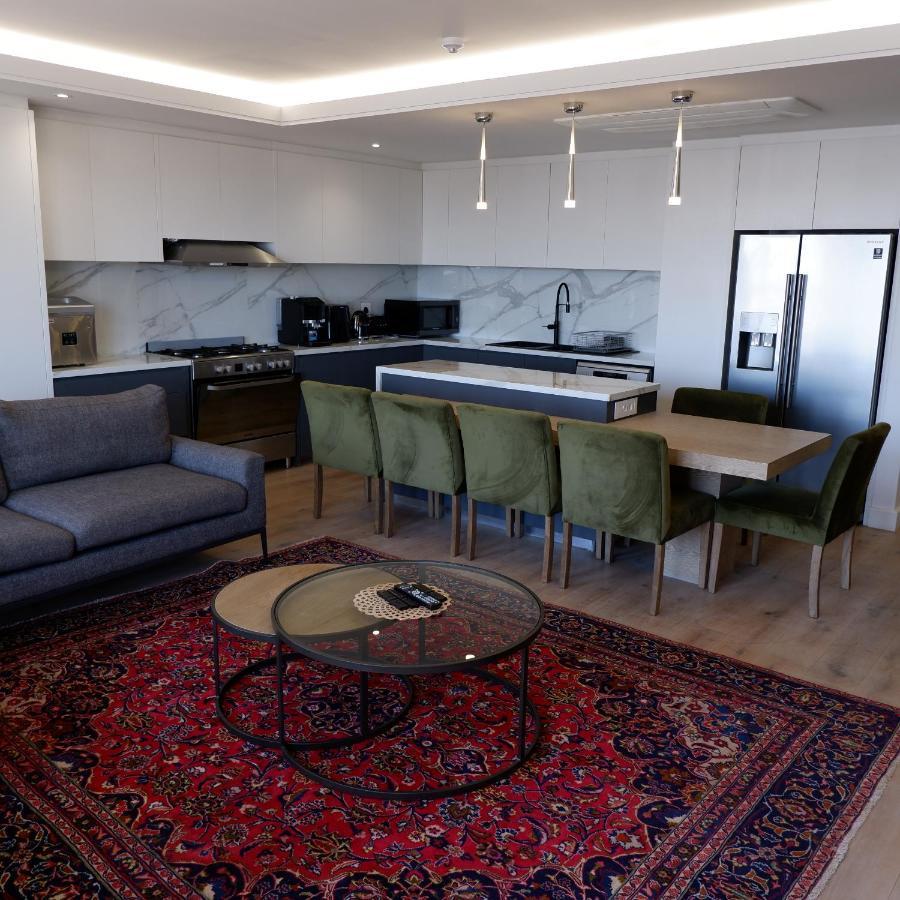 1 On Building Apartment *