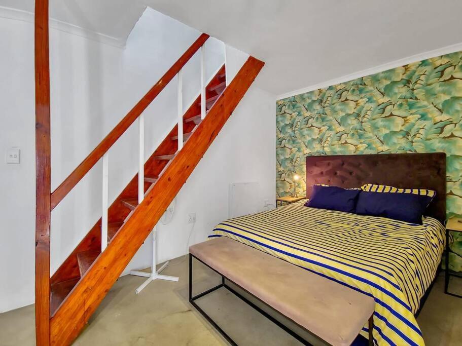 Cosy At The Foothills Of Table Mountain-secure Inn