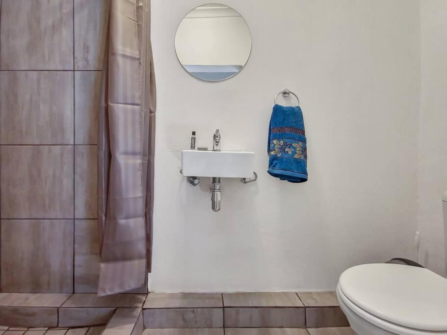 Cosy At The Foothills Of Table Mountain-secure Inn Cape Town