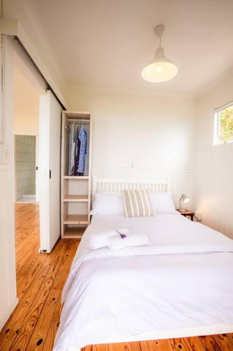 Serene Hide-away With Ocean Views. Holiday home Cape Town