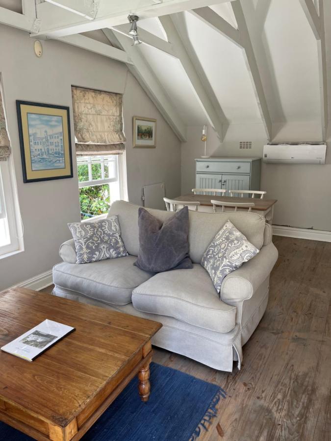 Constantia Cottage- Warblers Nest Guest house *