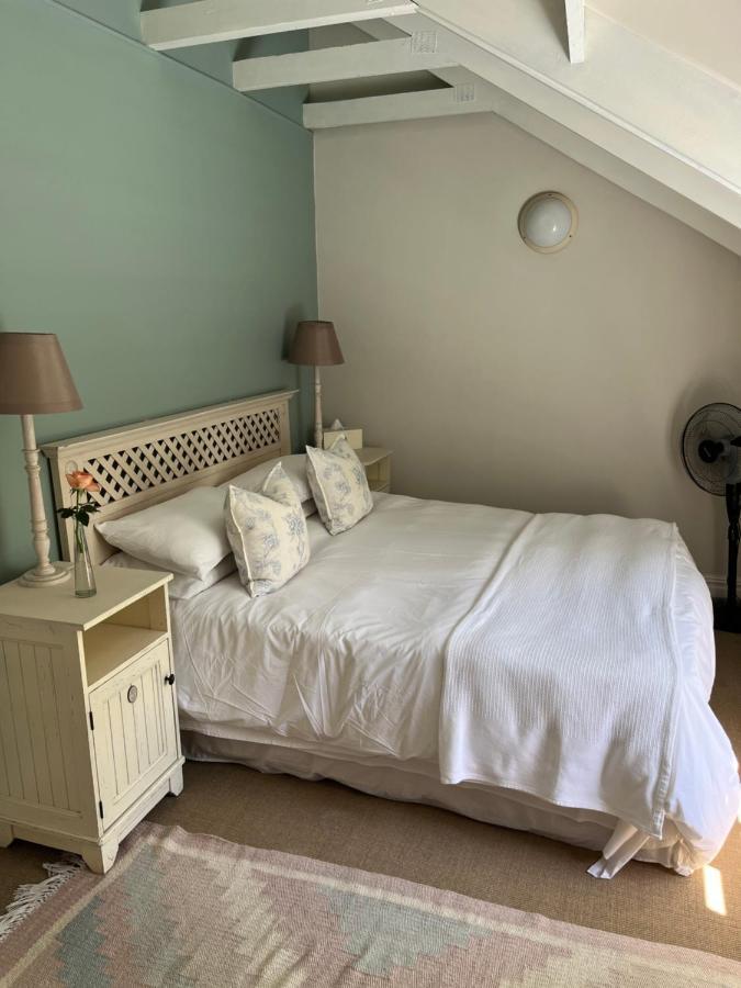 Constantia Cottage- Warblers Nest *