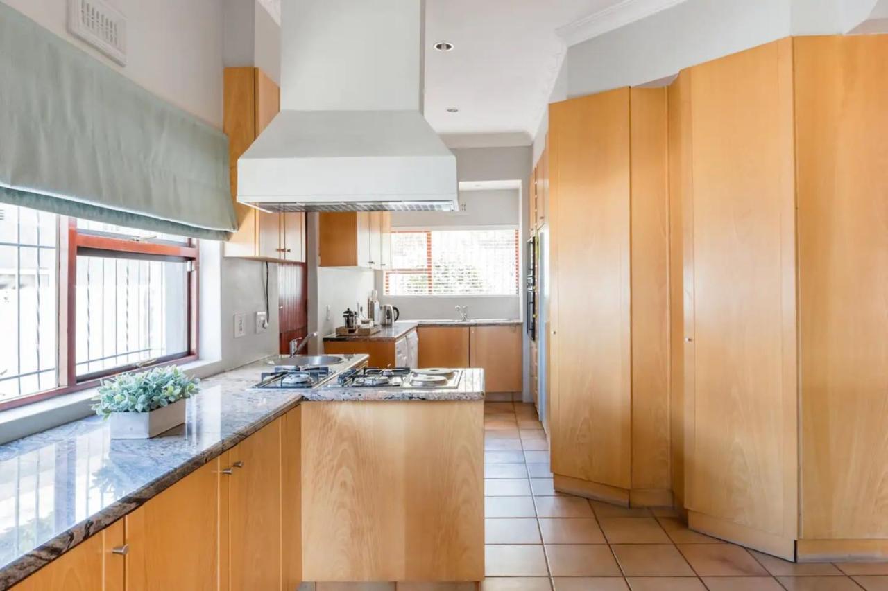 3 Bedroom Hilltop With Spectacular Views