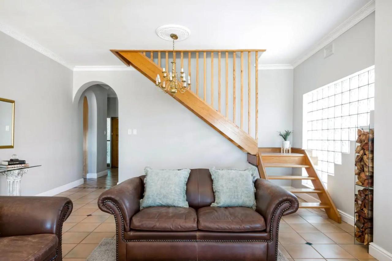 Holiday home 3 Bedroom Hilltop With Spectacular Views Cape Town