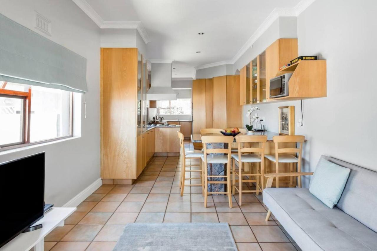 3 Bedroom Hilltop With Spectacular Views Holiday home Cape Town