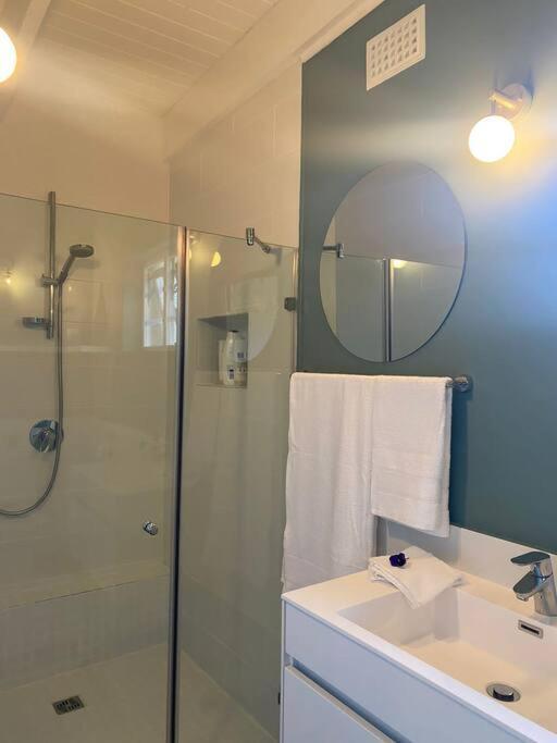 Gorgeous, Private In Prestigious Newlands. Apartment