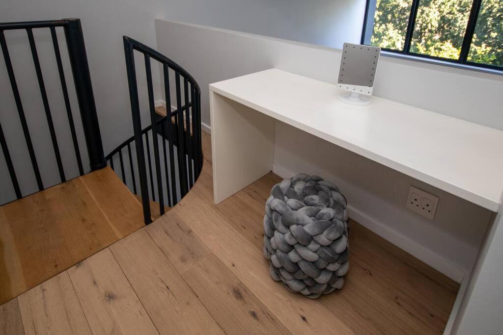 Newly Built 2-bedroom In Ten-on-q