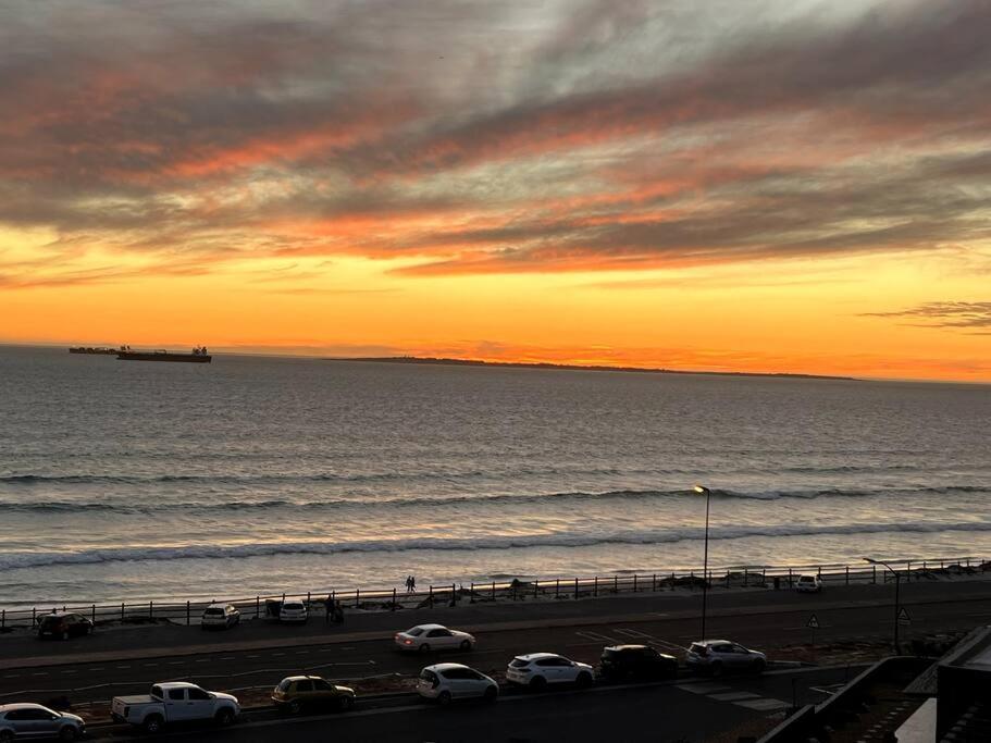 The Atlantic Blue Blouberg Beachfront Loadshedding Friendly! Apartment