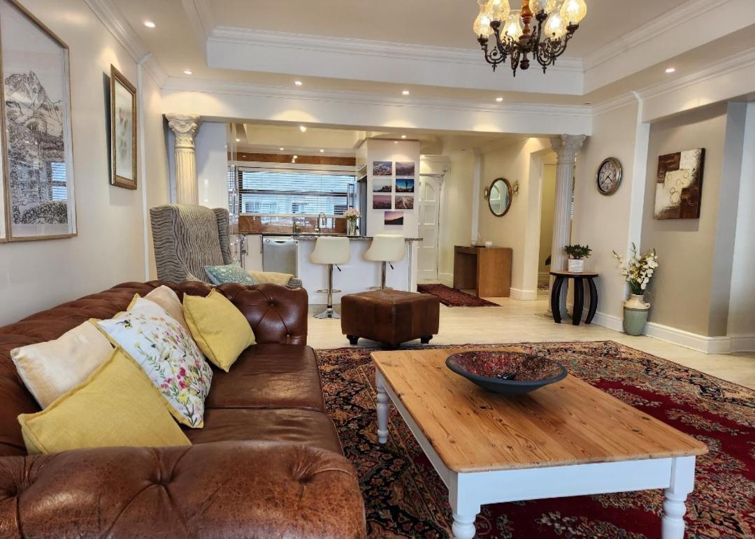 Apartment Centrally Vacation Home In Beach Road *
