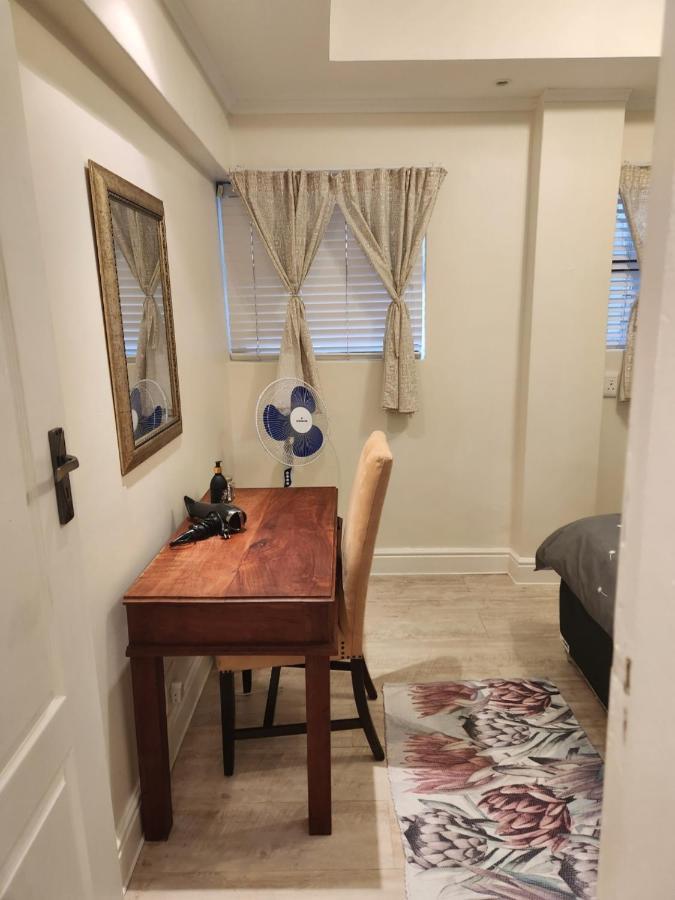 Apartment Centrally Vacation Home In Beach Road Cape Town