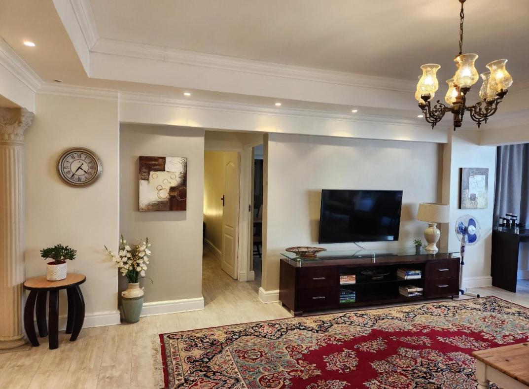 Centrally Vacation Home In Beach Road Cape Town