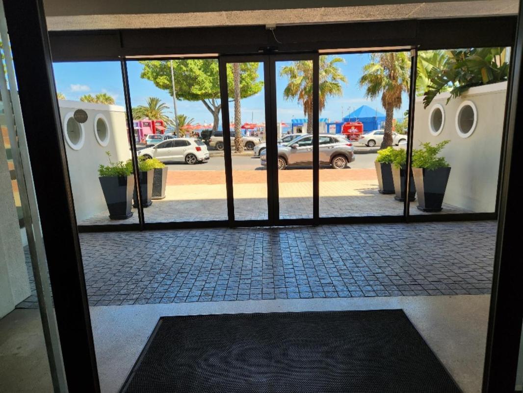 Centrally Vacation Home In Beach Road Apartment Cape Town