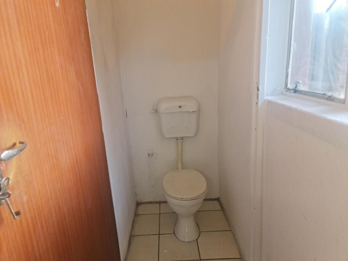 Hasate 13 Louwville Street Belliville South Africa *
